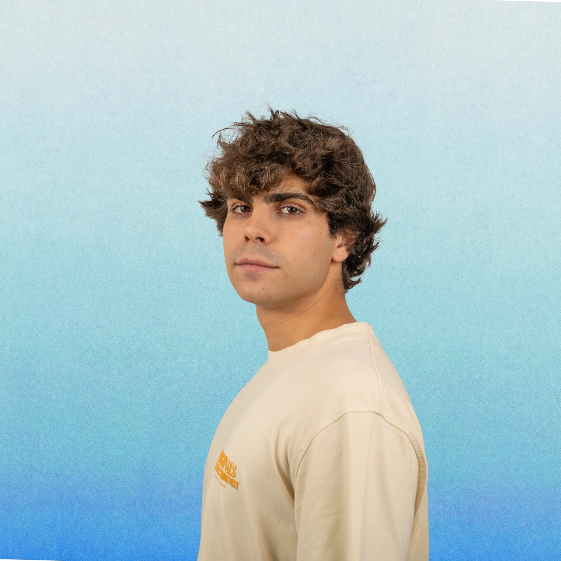 Retrato de Pold Castin para su press kit